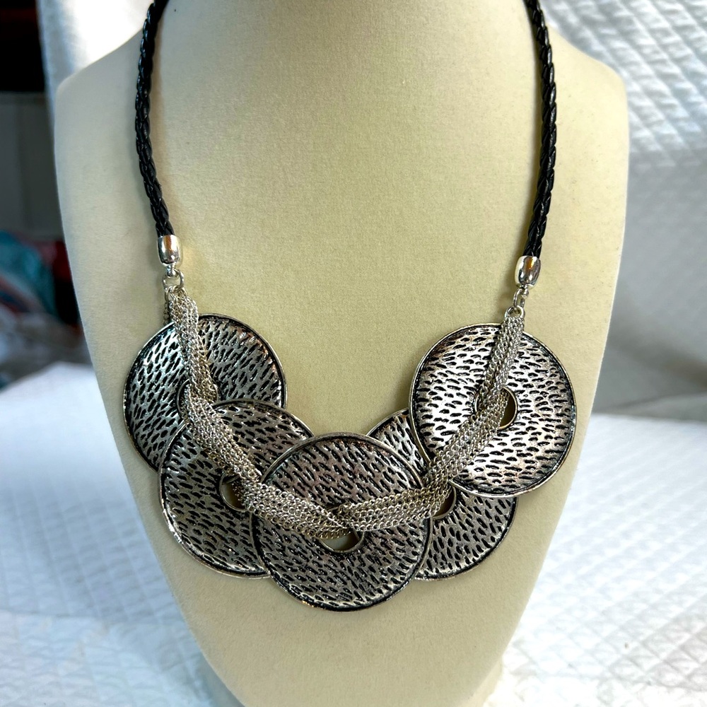 Common Thread Premier Designs Silver Plated Neckl… - image 1